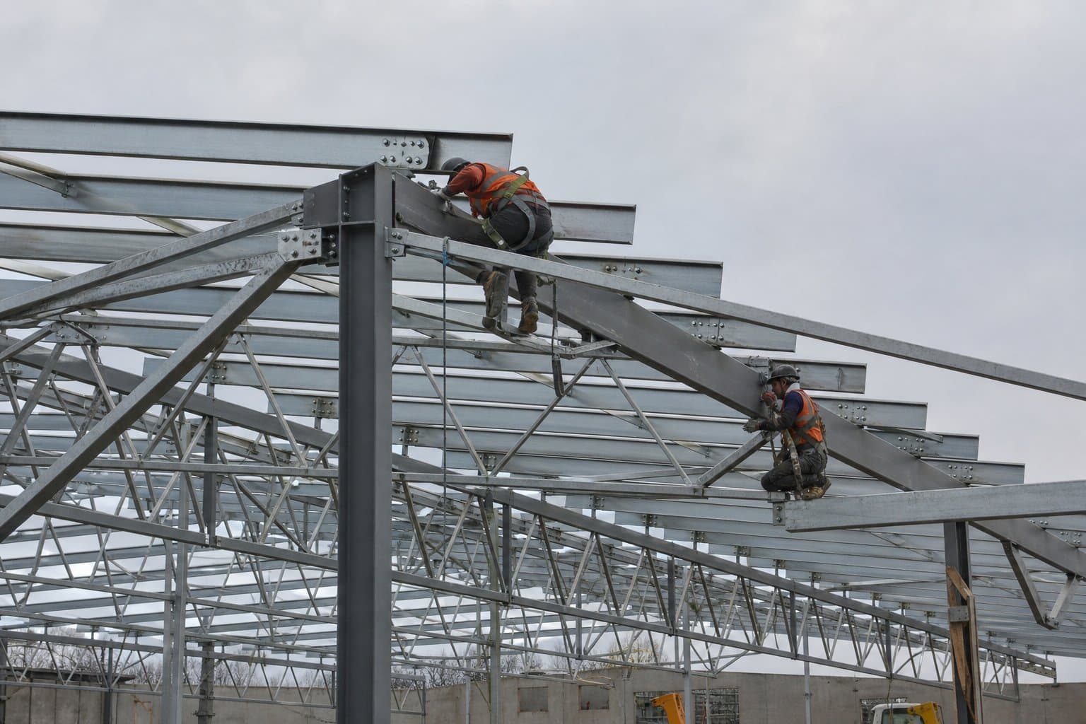 Runway beam & purlin installation