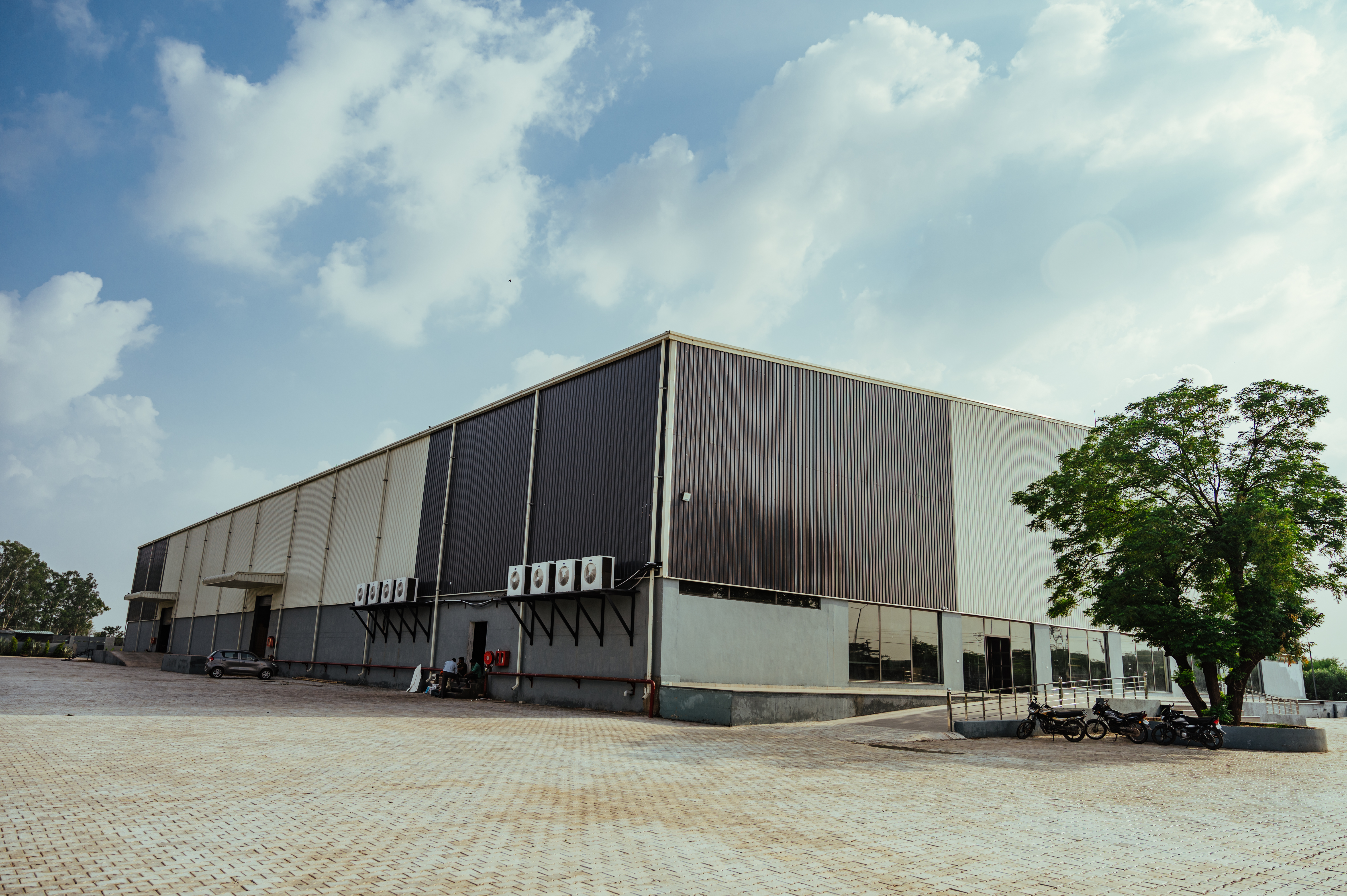 key-factors-to-consider-when-selecting-peb-manufacturer-in-delhi2